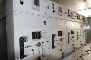 33kV containerized switchgear based on Schneider Flusarc 36 gas-insulated modules. Four step-up transformer incomers; one bus metering unit; and one output feeder to customer’s main intake substation